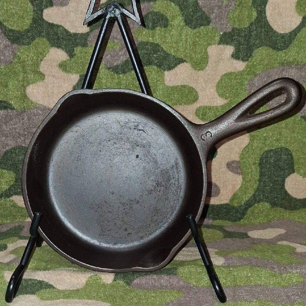 Seasoned Black Cast Iron Skillet - Classic Stovetop Frying Pan Fully Restored #3